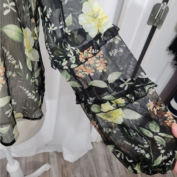 Forever 21 cold shoulder floral blouse - Picture 4 of 8